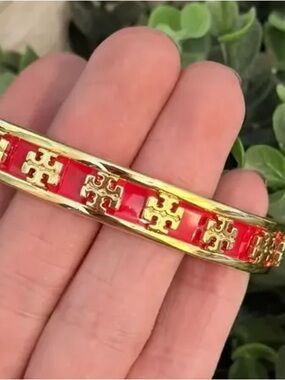 NWT Tory Burch Bracelet，size is 6.5